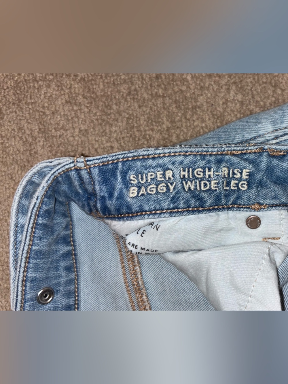 American Eagle Outfitters Light Wash Wide Leg Jeans NWOT - Picture 3 of 6